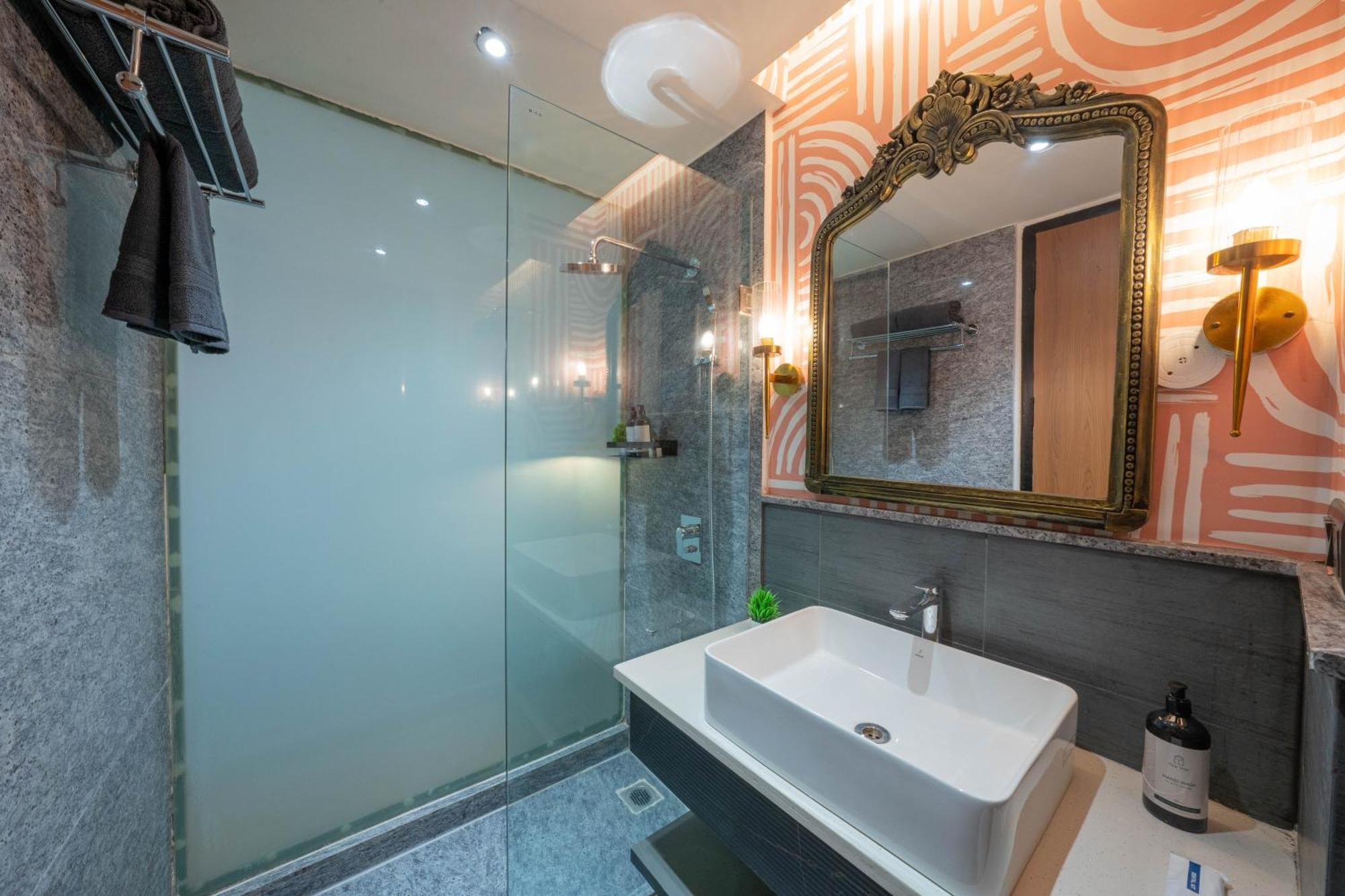 Boutique Hotel By One Tree 古尔冈 外观 照片